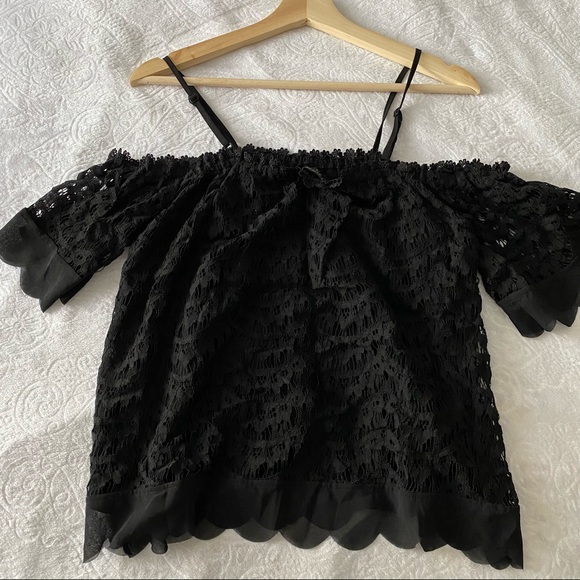 Black Cold Shoulder Semi Cropped Top - Picture 7 of 10